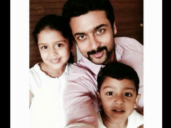 தனது குழந்தை செல்வங்களுடன் தனது குழந்தை செல்வங்களுடன்