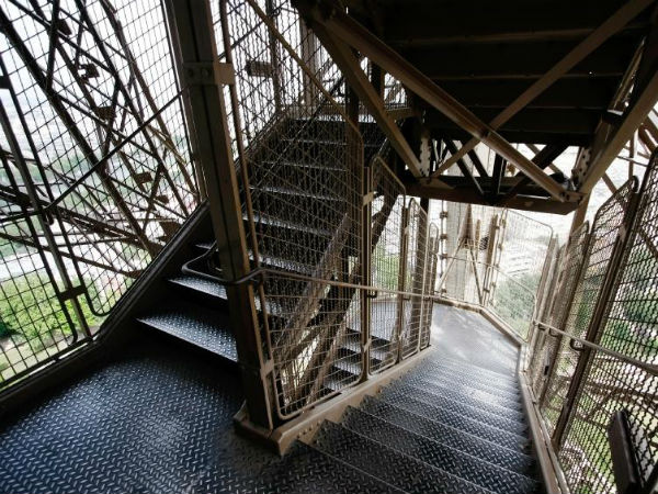 ஈபிள் டவரின் படிகள்