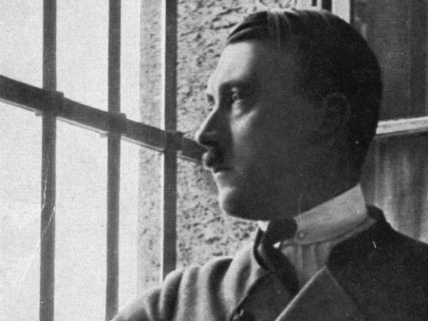 சிறை தண்டனை பெற்ற ஹிட்லர்