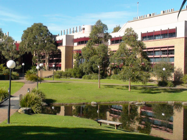 வோல்லோங்கோங் பல்கலைகழகம் (University of Wollongong)