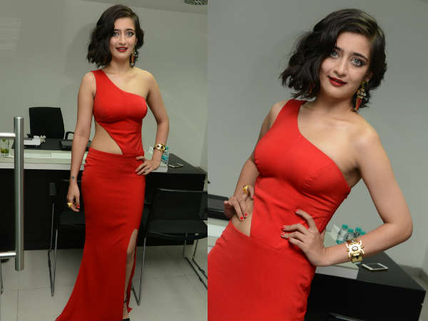 அக்ஷரா மேக்கப்