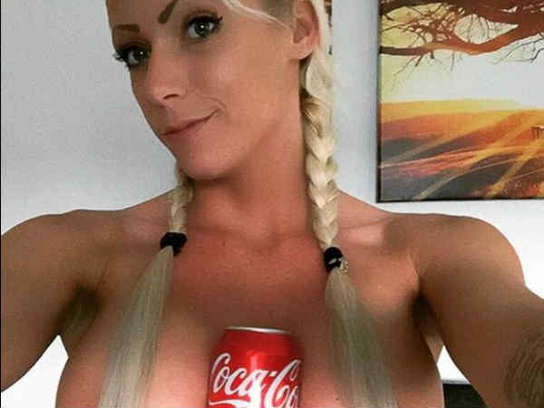 மேலாடை இன்றி புகைப்படங்கள் மேலாடை இன்றி புகைப்படங்கள்