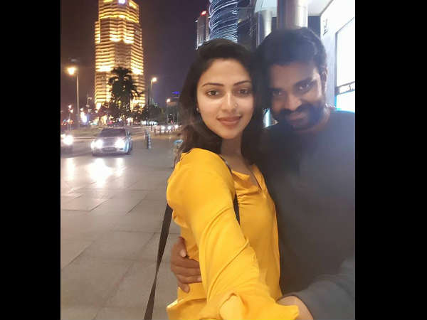 கணவருடன் அமலா பால்