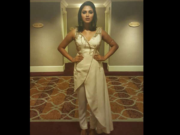 வெள்ளை நிற உடை