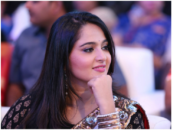 அனுஷ்காவின் மேக்கப்