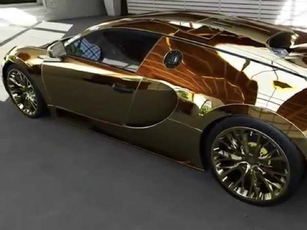 தங்கம் பதிக்கப்பட்ட புகாட்டி