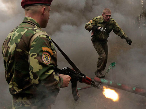 நெருப்பின் மீது நடக்க வைப்பது 