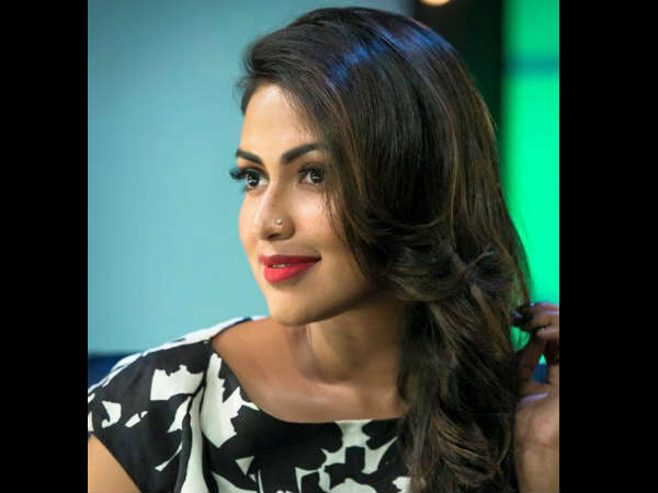 ஓவர் மேக்கப் ஓவர் மேக்கப்