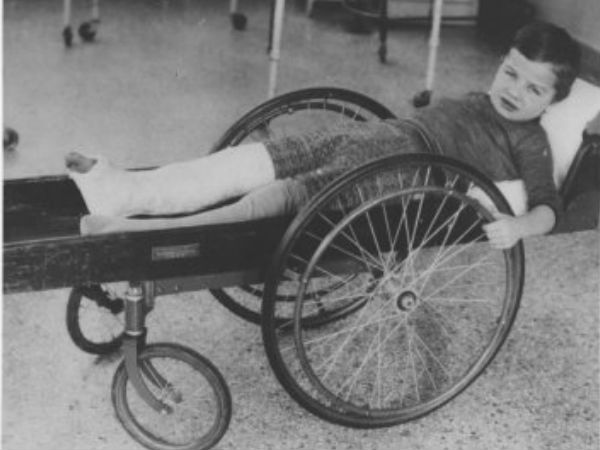 நடக்க முடியாதவர்களுக்கான வண்டி