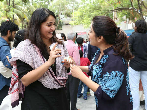 ஆனந்த புன்னகை