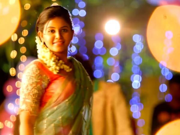 பாவாடை தாவணி பாவாடை தாவணி