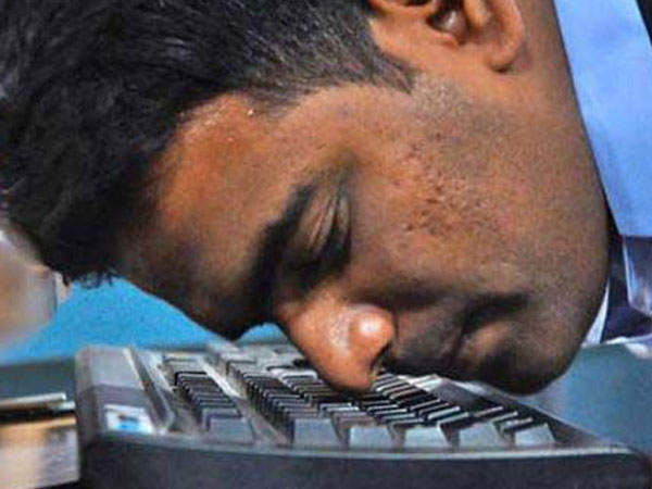 மூக்கில் டைப் செய்து சாதனை