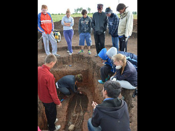 உக்ரைன் நாட்டை சேர்ந்தவராக இருக்க வேண்டும் 
