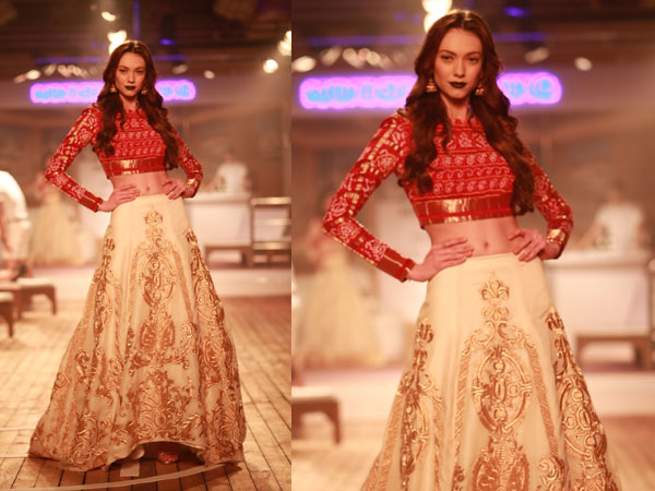 க்ரீம் ஸ்கர்ட்