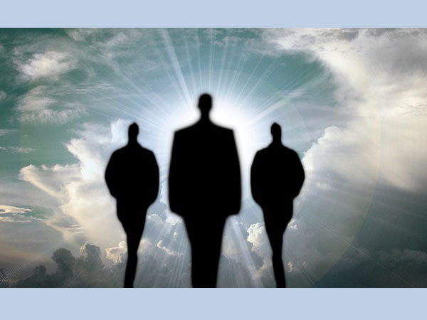 மனிதநேயம் மீது எப்போதுமே நம்பிக்கையை இழக்காமல் இருத்தல்