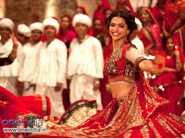 மயில் நடனம் 