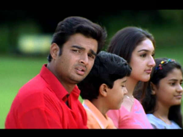 தோழி அருகில் இருக்கும் போது சுகாதாரத்தை கடைப்பிடிக்க வேண்டுமா என்ன?