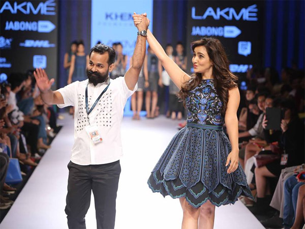 நேகா சர்மா