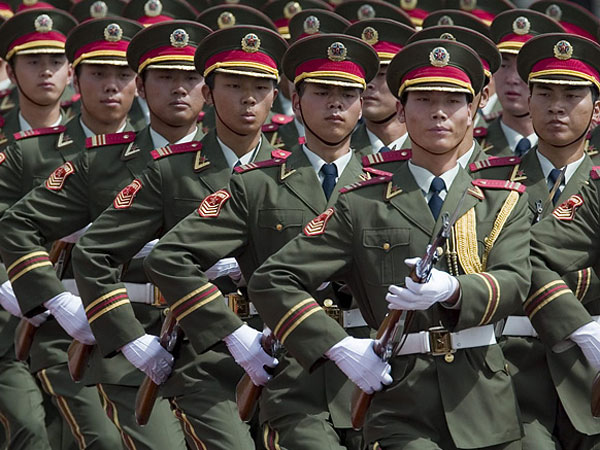 சட்டை காலரில் ஊசிமுனை 