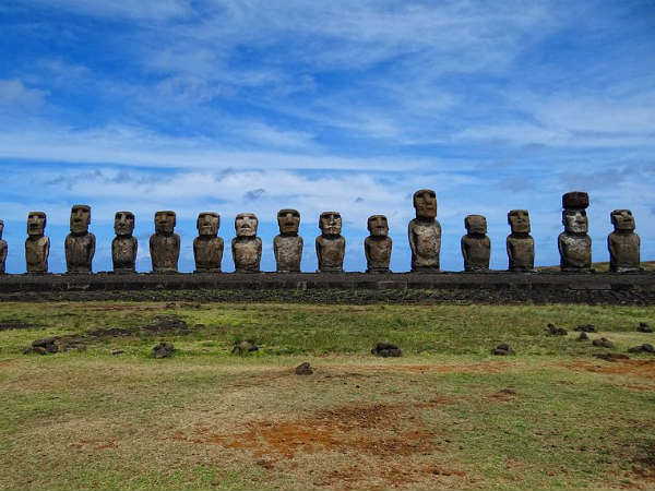 ஈஸ்டர் தீவு தலைகள் (Easter Island Heads) 