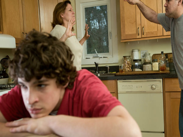 உறவினர்கள், நண்பர்களை புறம் பேசுதல் 