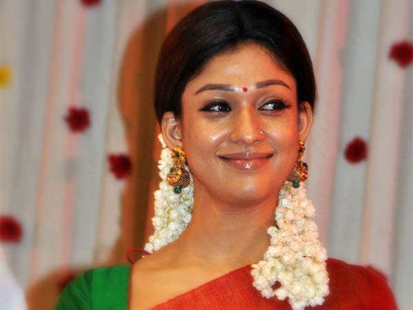 கொஞ்சும் அழகும் 