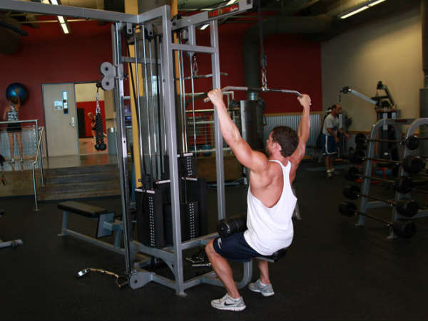 லேட் புல்டவுன் (Wide-Grip Lat Pulldown)