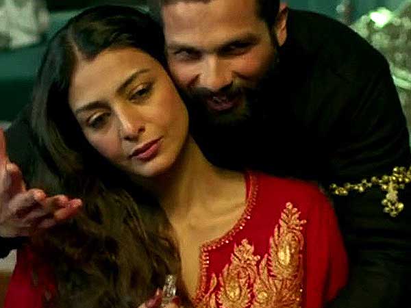 Star Signature Style: Tabu's Beautiful Kashmiri Looks In Haider