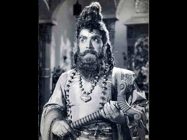 நாடக குழுவில் சேர்ந்தார் 