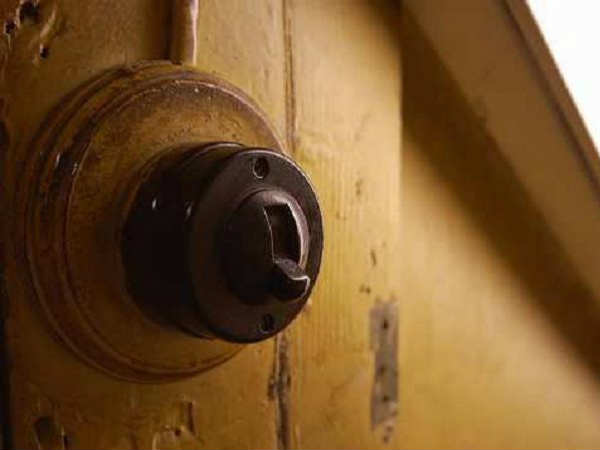 சுவிட்ச் பாக்ஸ் 