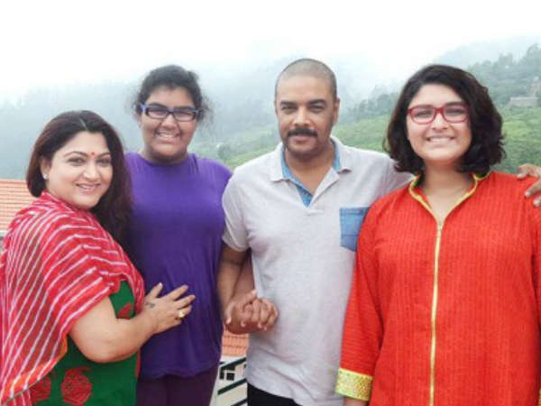 குடும்பத்துடன் குஷ்பு குடும்பத்துடன் குஷ்பு