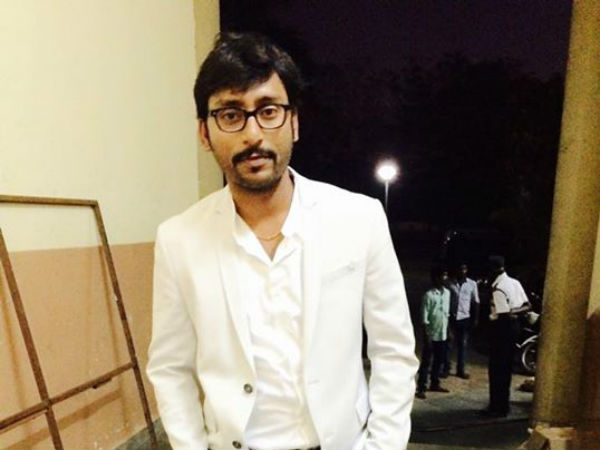 பல பள்ளிகளில் படித்த பாலாஜி 