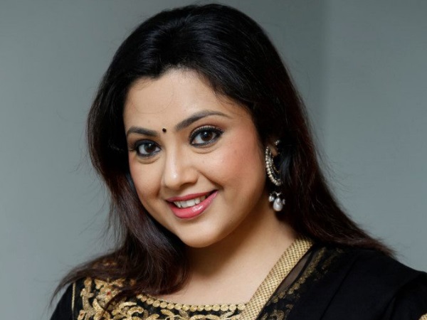 மற்ற பெண்கள் புகழ்வது பிடிக்காது 