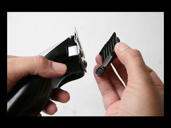 அந்தரங்க பகுதியில் ஷேவிங் செய்தல் 