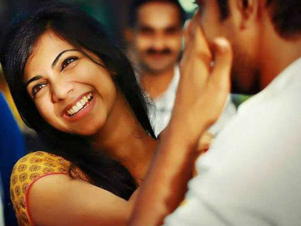 முதல் ஆன்லைன் பாடல் 