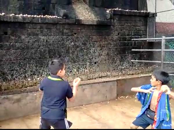 தேங்காய் உடைத்தல் தேங்காய் உடைத்தல்