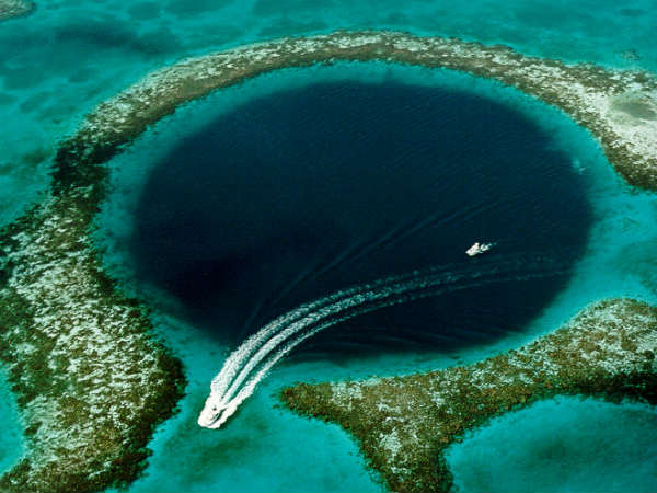 கிரேட் ப்ளூ ஹோல் (Great Blue Hole) 