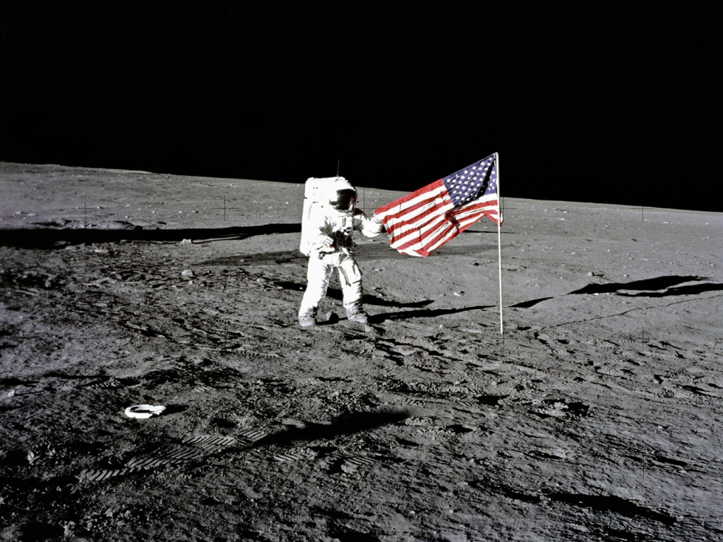 நிலவில் கொடிகள் 