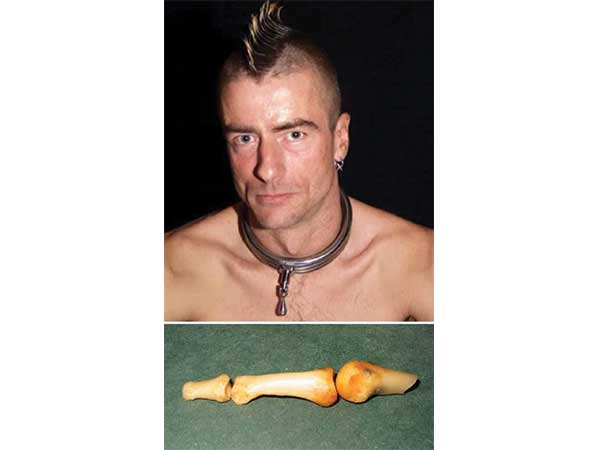 சொந்த விரலை சமைத்து சாப்பிட்டவர்