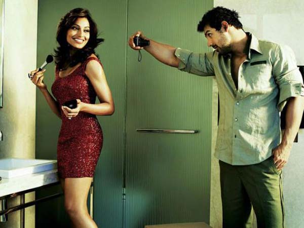 டினோ மொரியா - பிபாஷா பாசு - ஜான் ஆபிரகாம் டினோ மொரியா - பிபாஷா பாசு - ஜான் ஆபிரகாம்