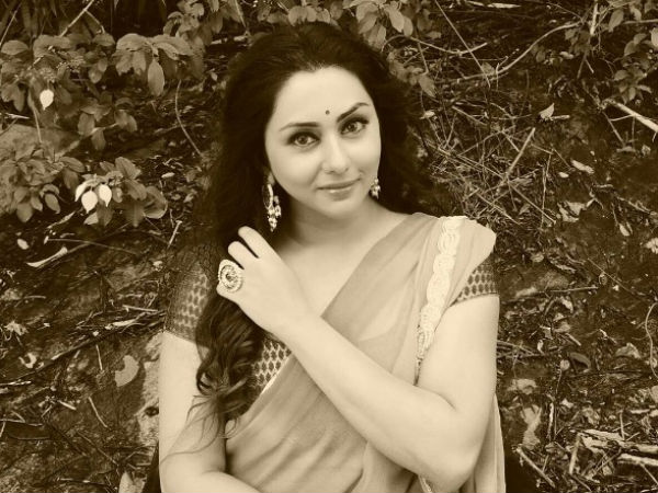 புடவையில்!