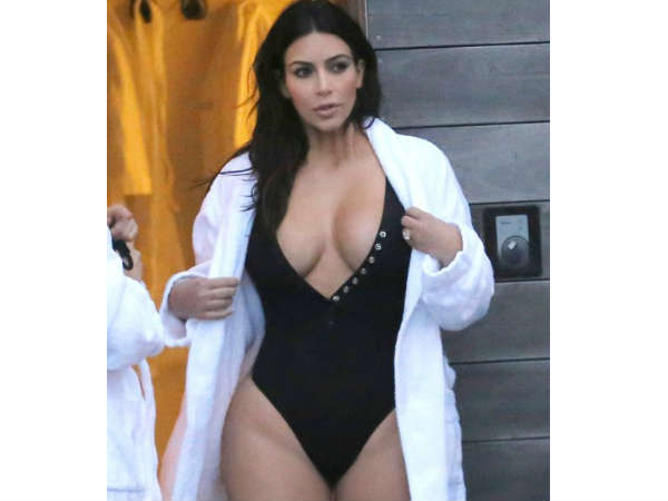 கருப்பு நிற நீச்சல் உடை