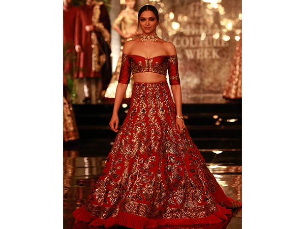 மேக்கப் மற்றும் ஹேர் ஸ்டைல் 