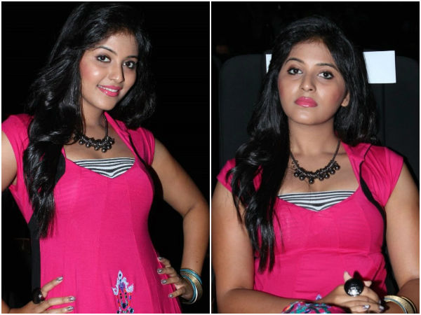 பிங்க் நிற உடை