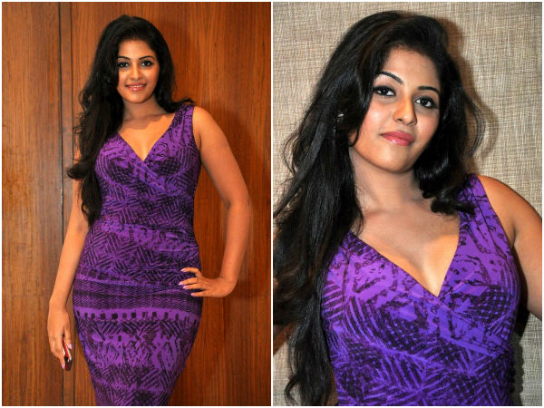 ஊதா நிற உடை