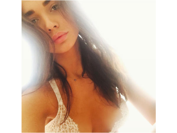 ஹாட் எமி!