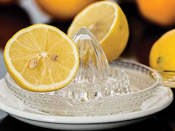 எலுமிச்சை சாறு :