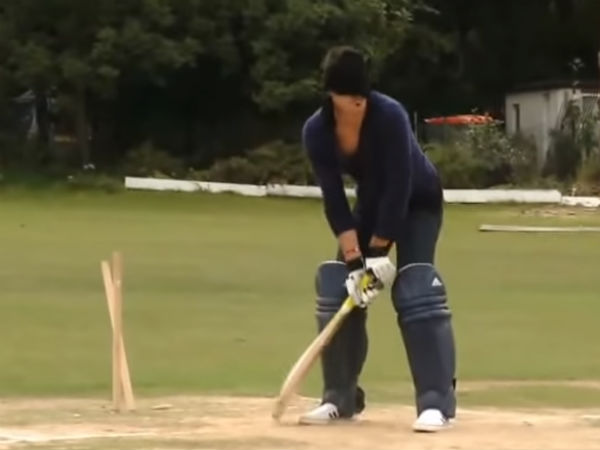 சிங்கம் ஆன் ட்ராக்! சிங்கம் ஆன் ட்ராக்!