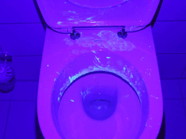 பச்சை நிறத்தில் கிருமிகள்