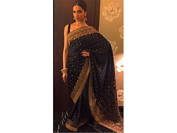 கருப்பு நிற புடவை